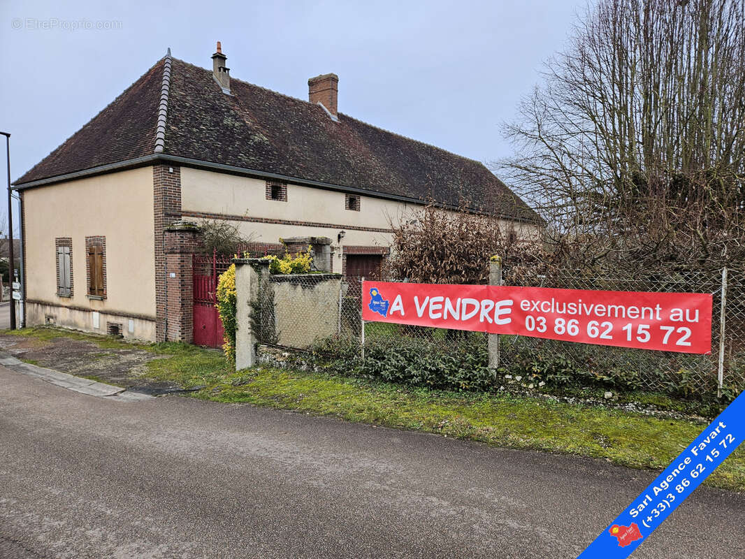 Fermette avec grandes dépendances en centre village - photo 5