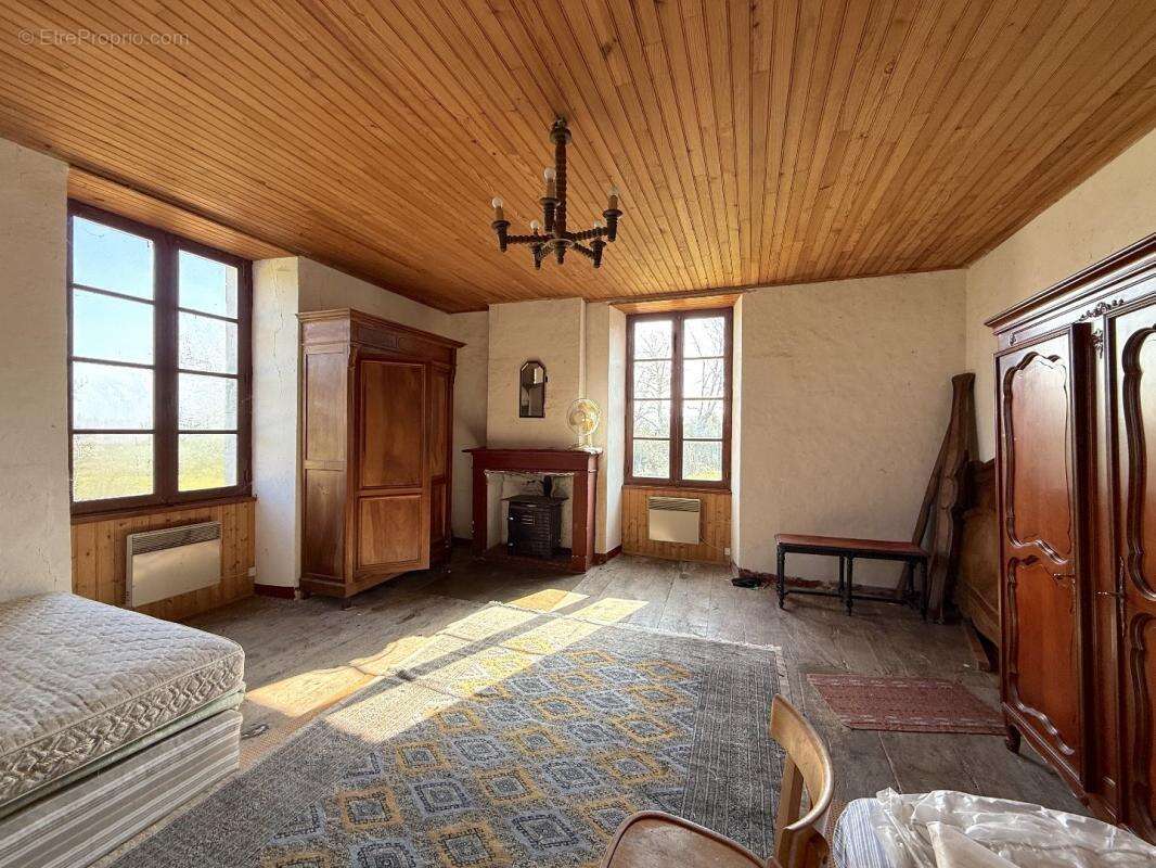 Maison à LA CHAPELLE-GRESIGNAC