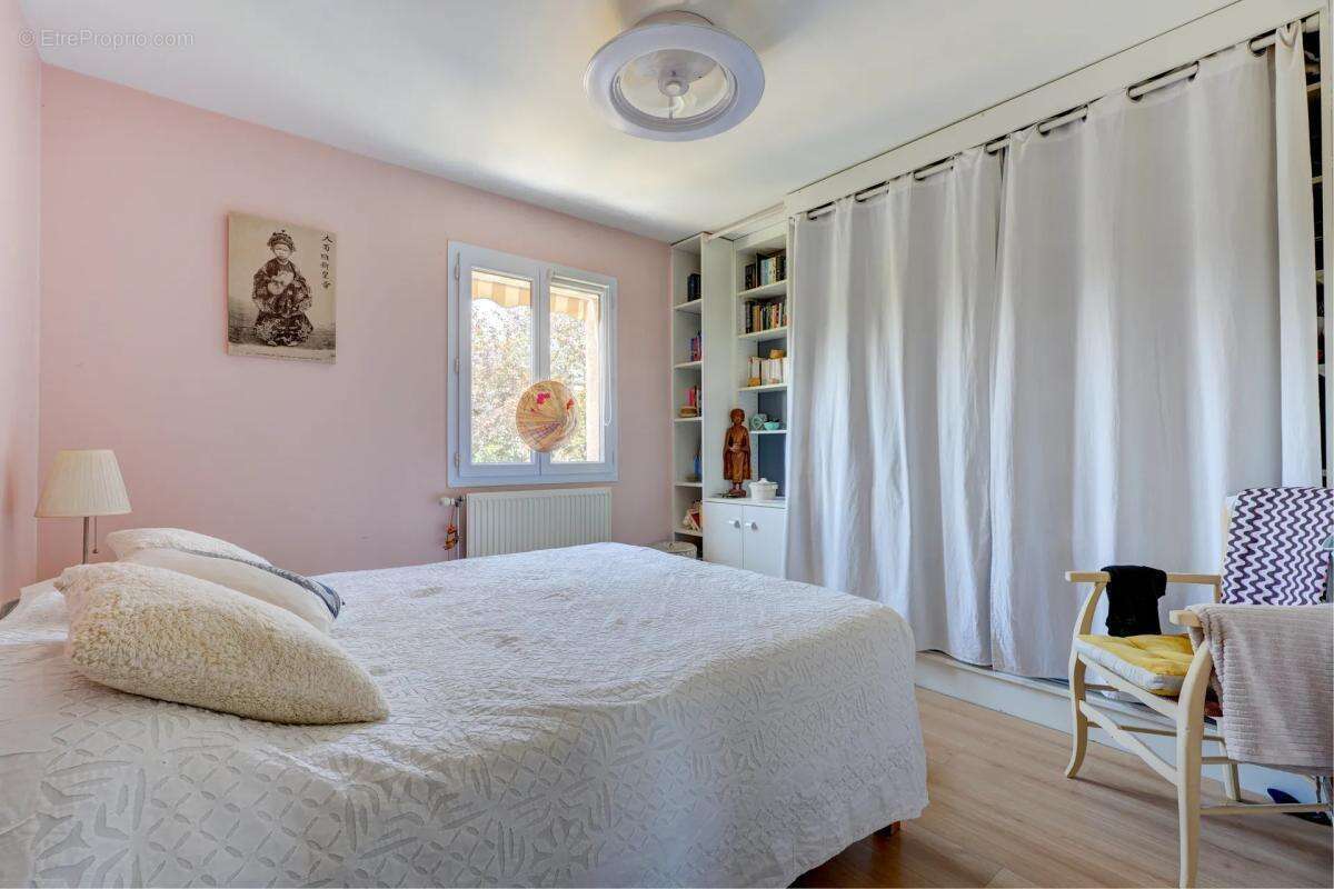 Maison de 4 pièces de 112 m² à Décines-Charpieu - photo 8