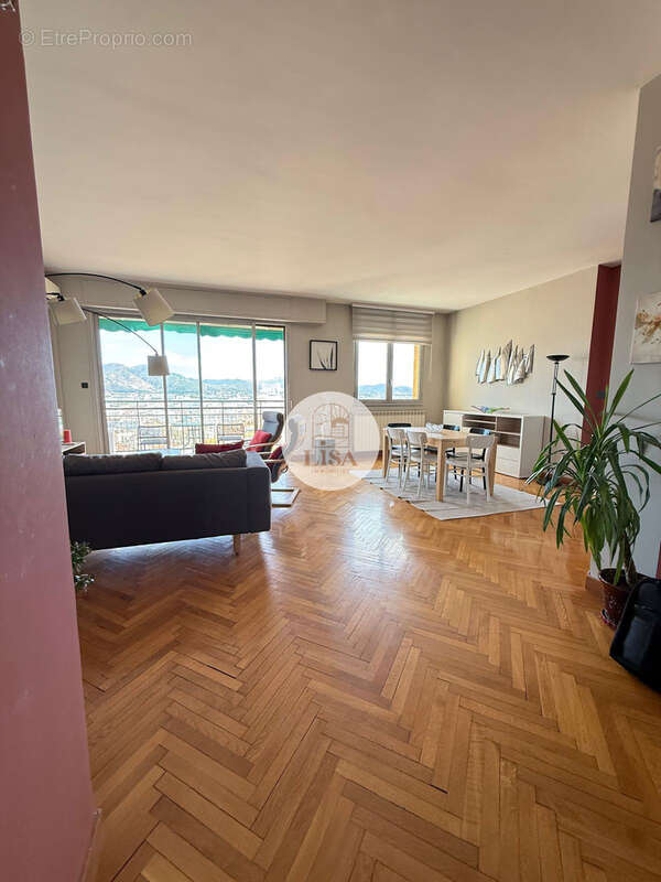 Appartement à MARSEILLE-6E