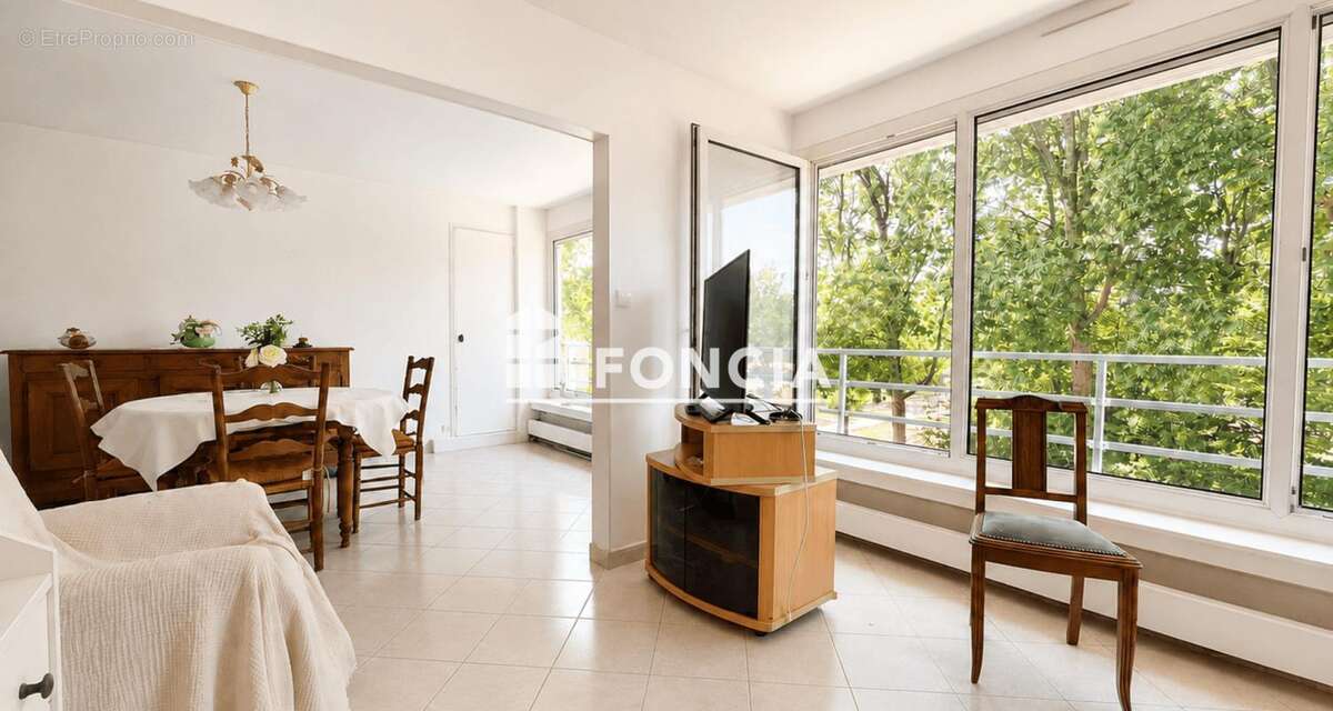 T4 lumineux de 79 m² avec balcon sur parc – Résidence rénovée – Saint-Herblain Est - photo 3