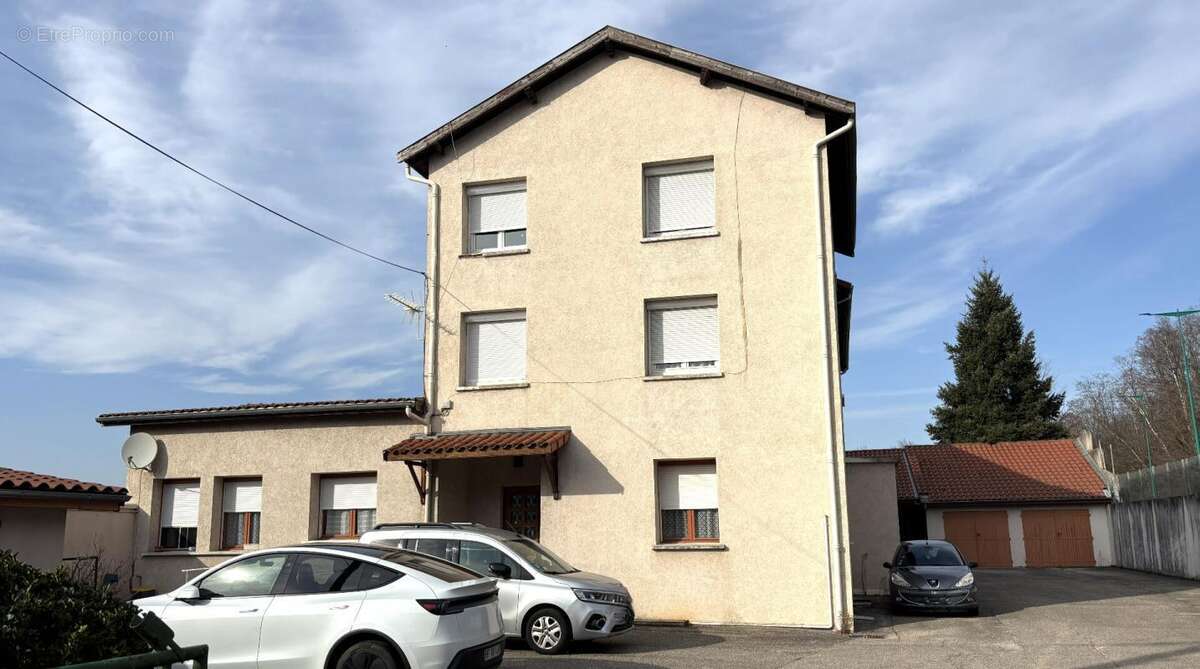 Appartement à SAINT-JEAN-BONNEFONDS