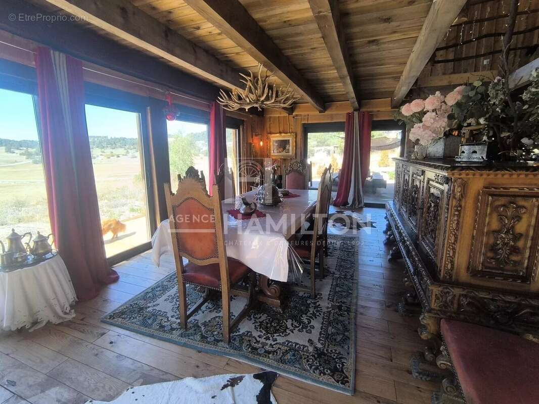 Maison à GREOLIERES