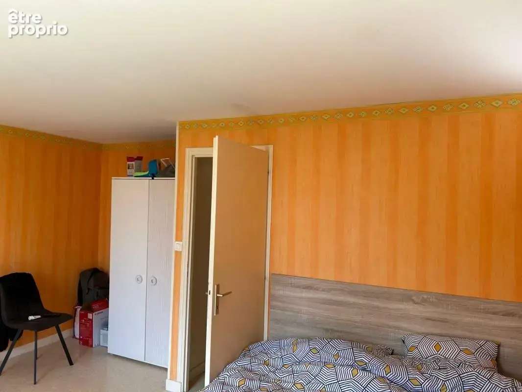 Joli logement 80 m² sur 3 niveaux, 2 chambres, garage et remise non attenants - locataire en place - photo 6