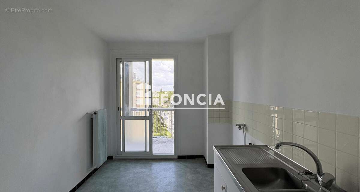 CHARTRES BAS-BOURGS - Appartement 3P à relifter vue carte postale - photo 10