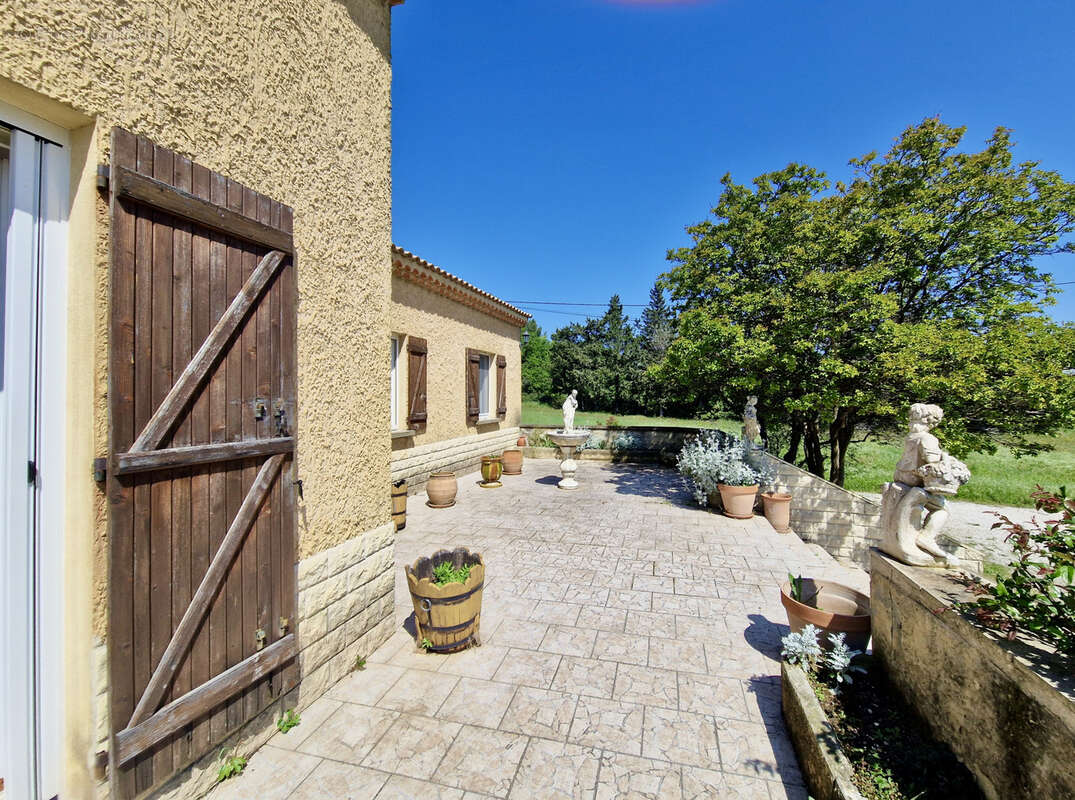 Maison à CHATEAUNEUF-DE-GADAGNE