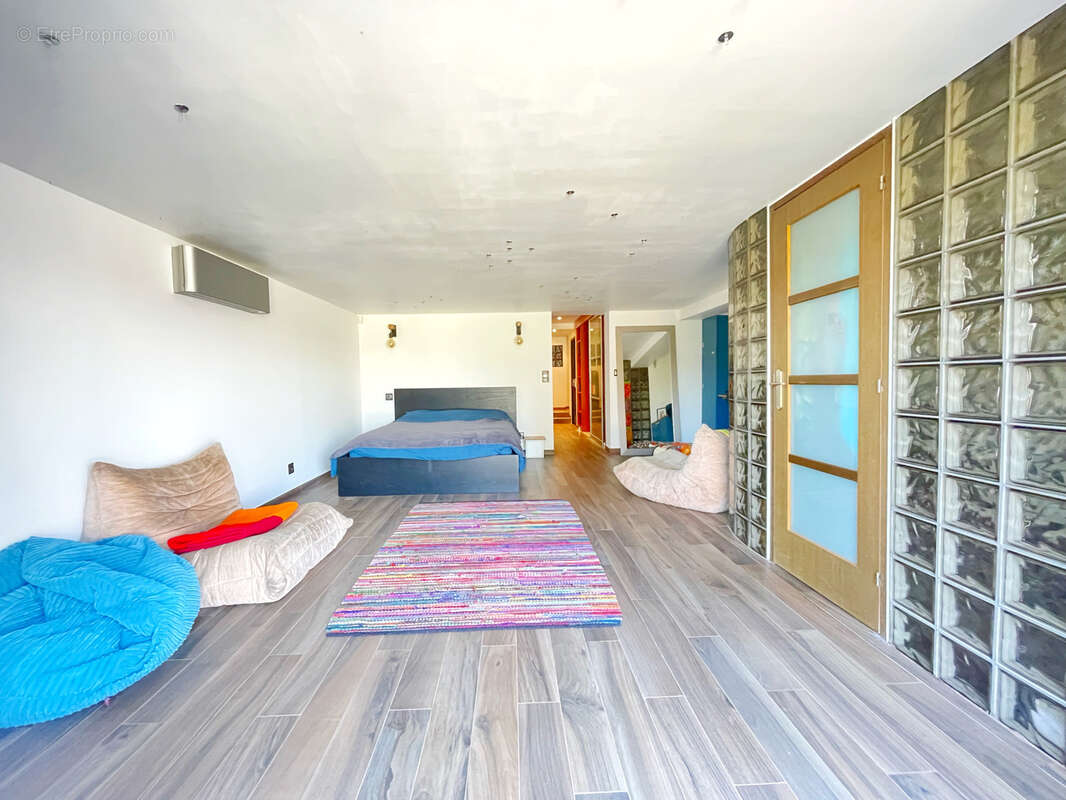 Maison à SAINT-GENIS-LAVAL