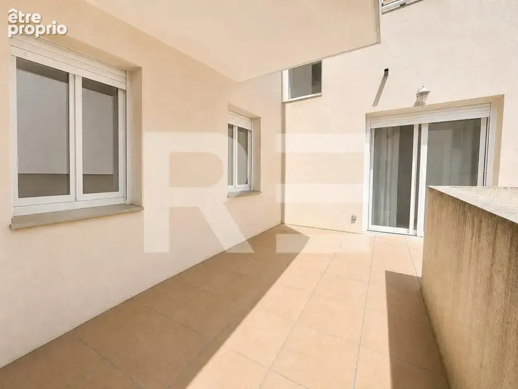 Spécial investisseur - Appartement T3 vendu loué avec terrasse et 2 places de parking - photo 2