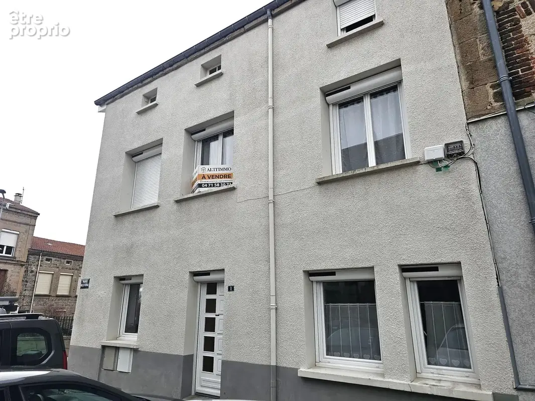 Maison à SAINT-JUST-MALMONT