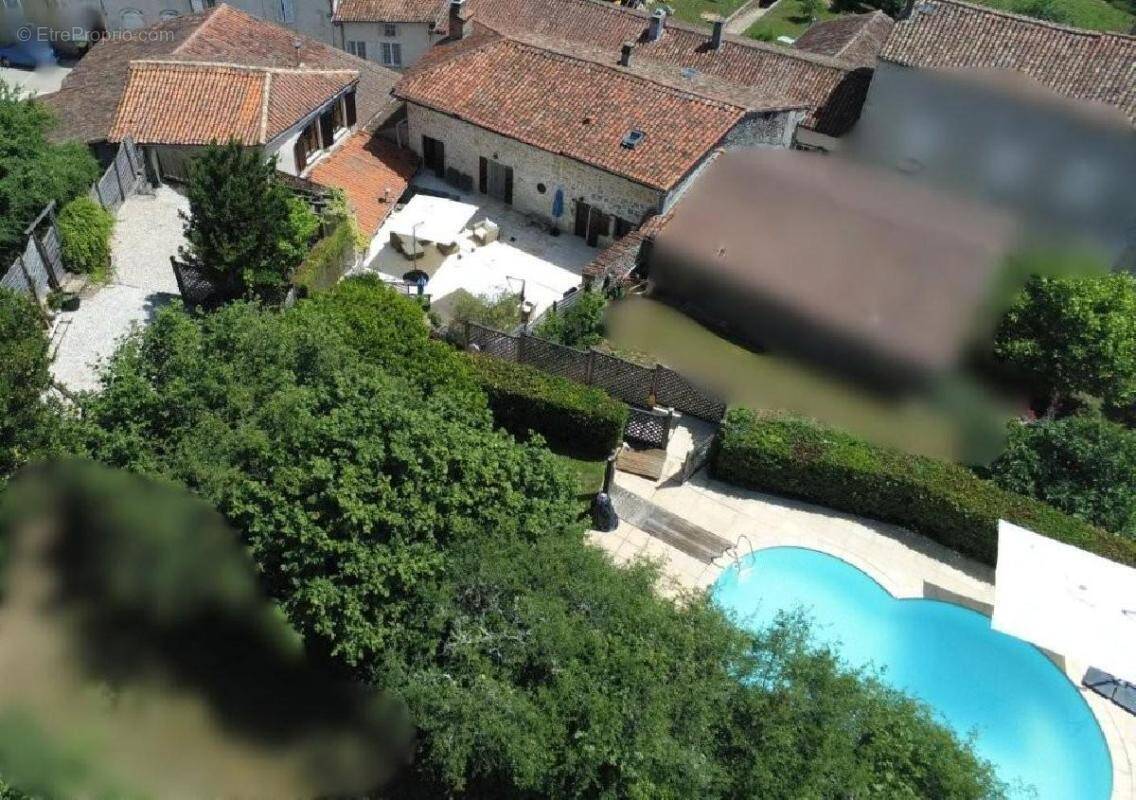 Maison à NANTEUIL-EN-VALLEE