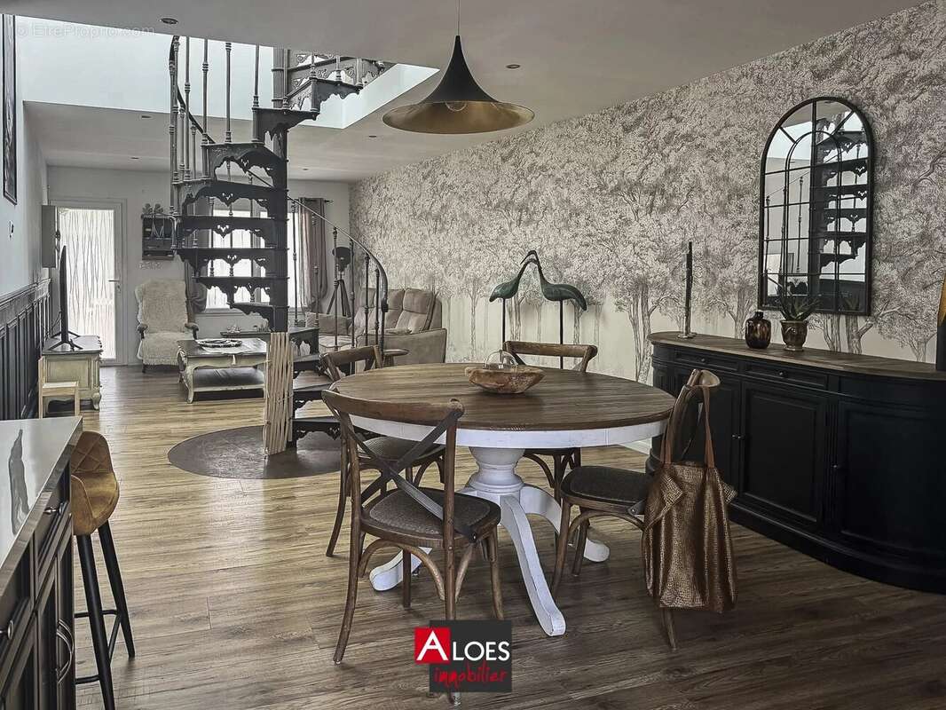 Maison Aigues-Mortes intra-muros avec garage et piscine - photo 4
