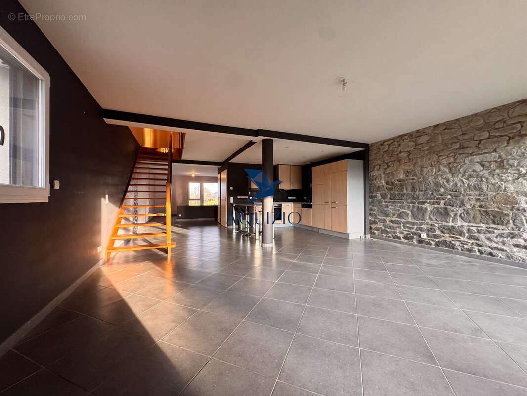 Appartement à LA ROCHE-SUR-FORON