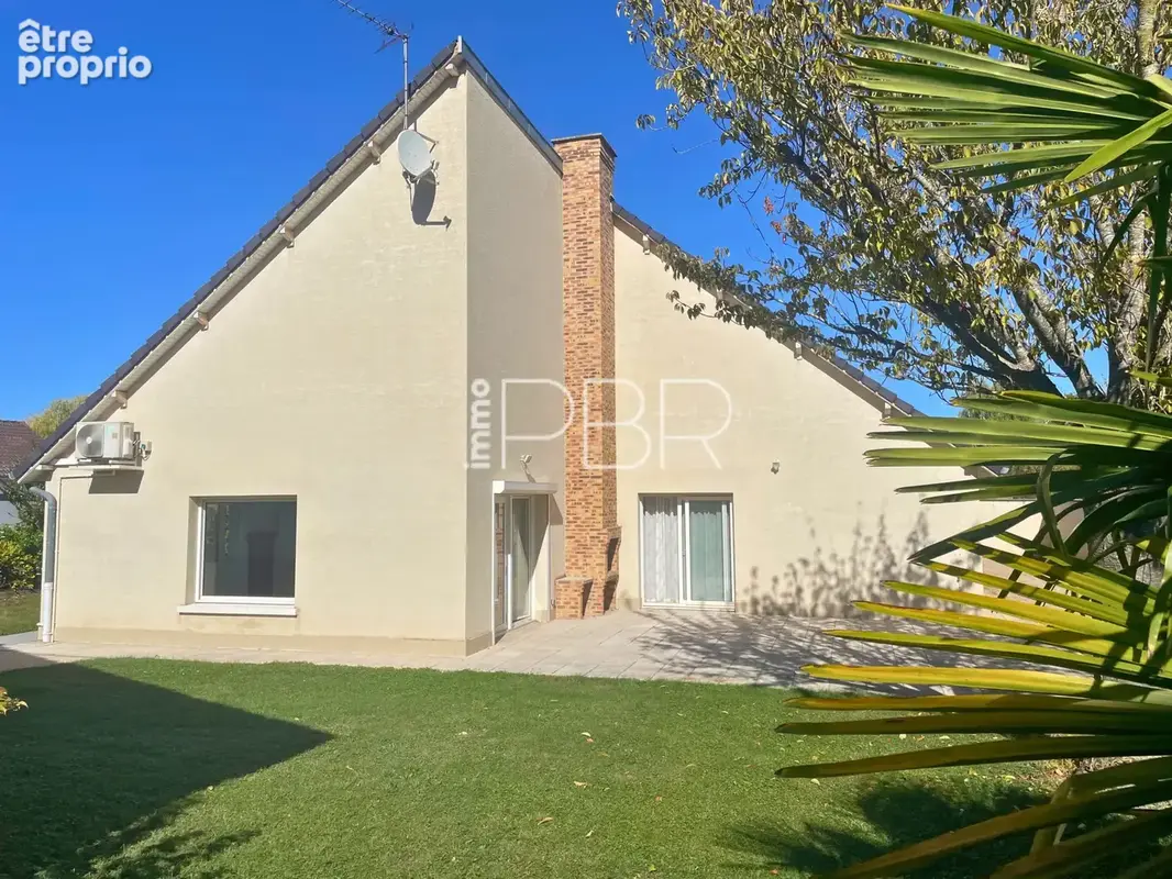 Maison de type 6 avec double garage, jardin et dépendance - photo 2