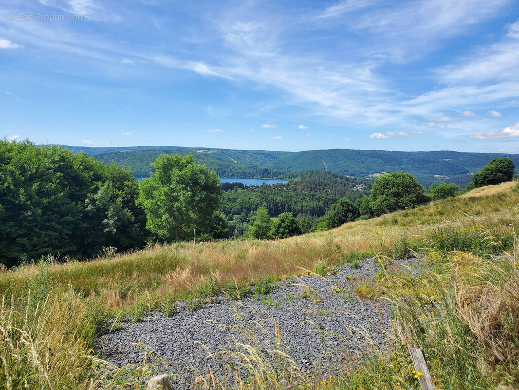 Terrain à LE LAC-D'ISSARLES