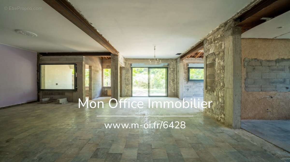 Maison à VENTABREN