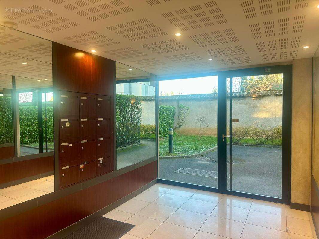 Appartement à MEYZIEU