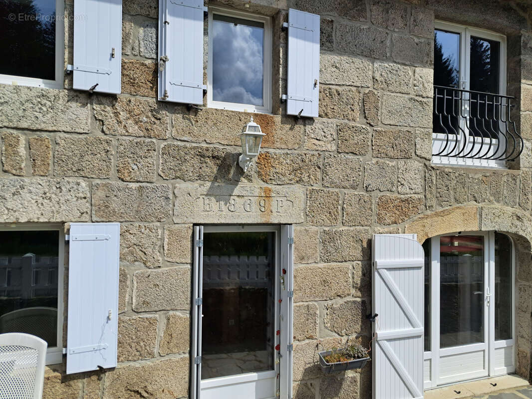 Maison à SAINT-JEURES