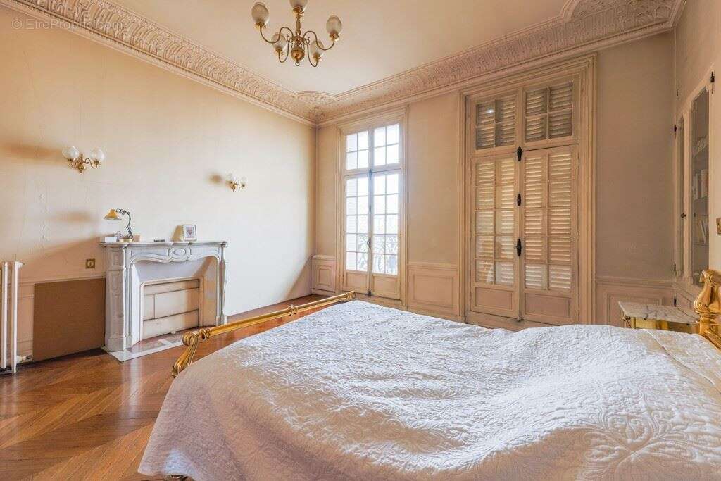 Appartement à PARIS-3E