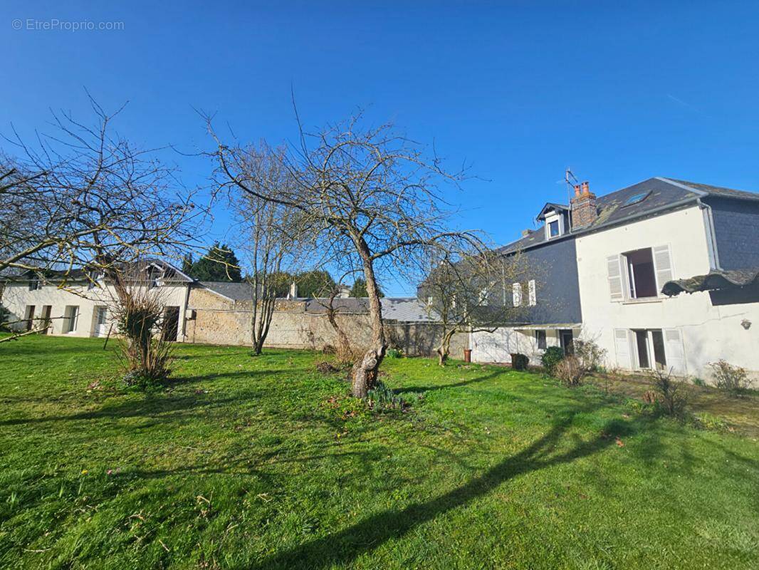 Maison à LA RIVIERE-SAINT-SAUVEUR