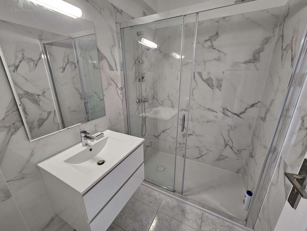 salle d'eau - Appartement à ROMAINVILLE