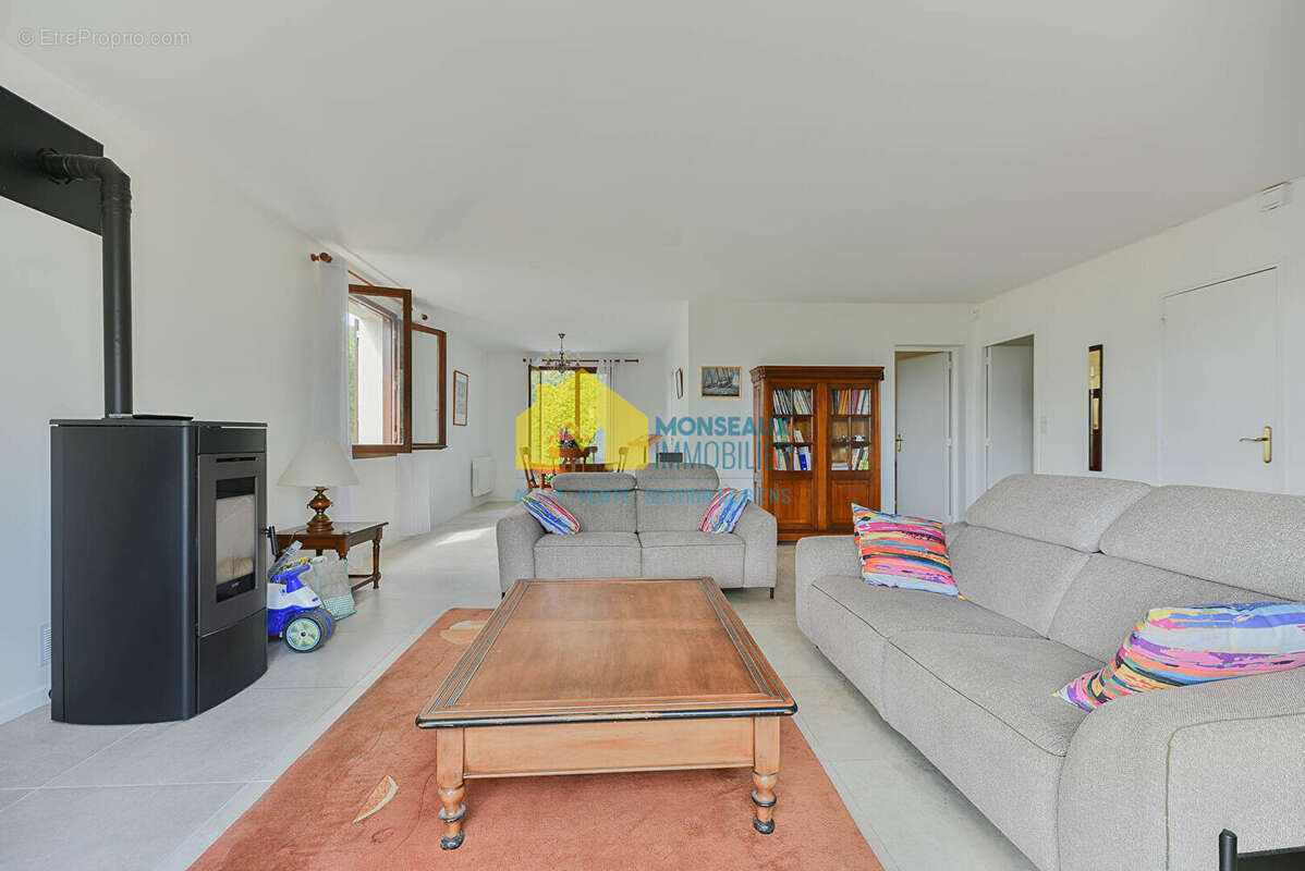 Plain pied - 130 m2 - 4 chambres -  basilique de longpont - combles amenageables - photo 2