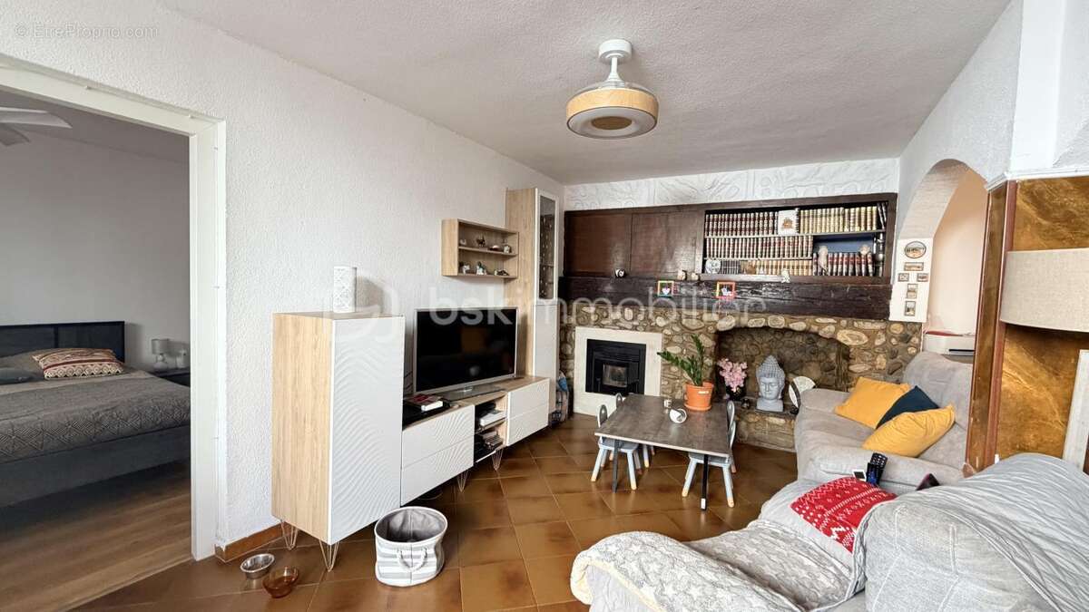 Maison à PEZILLA-LA-RIVIERE