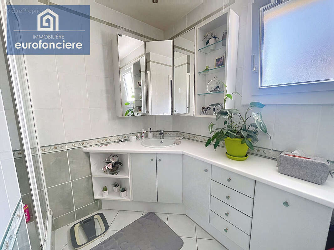 Maison à SAINTE-SAVINE