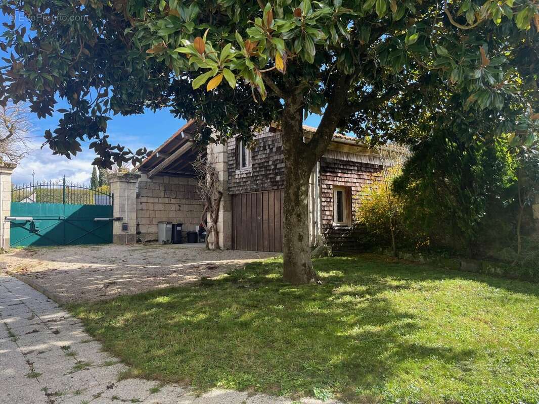 Maison à LE COUDRAY-MACOUARD