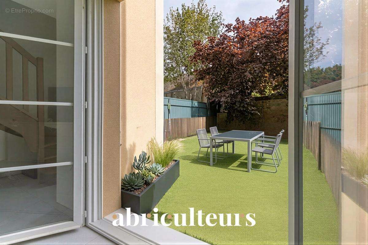 Maison à LES CLAYES-SOUS-BOIS