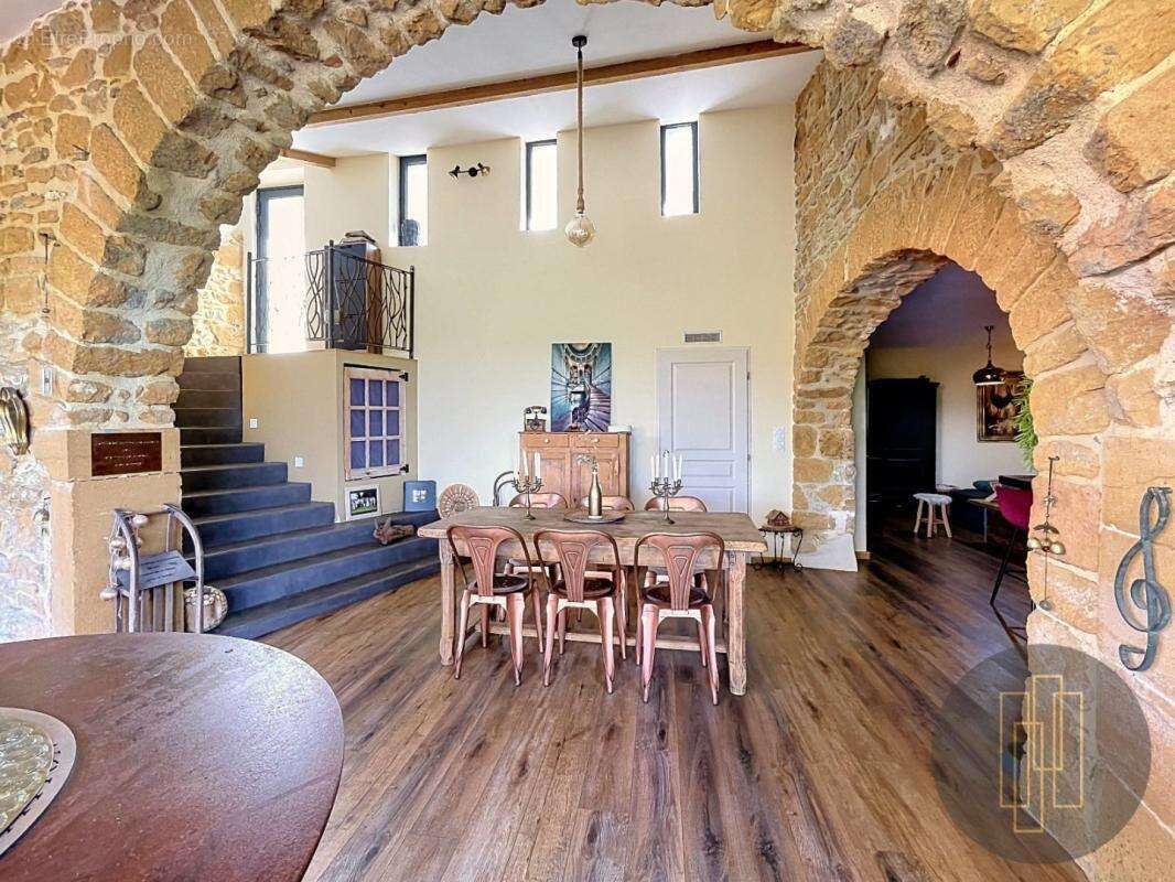 Maison en pierres dorées de 170m² avec vue dégagée - photo 7