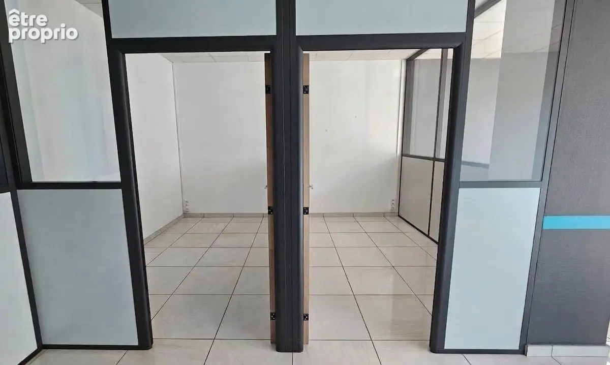 Local commercial Bourgoin Jallieu 84 m2 - photo 5