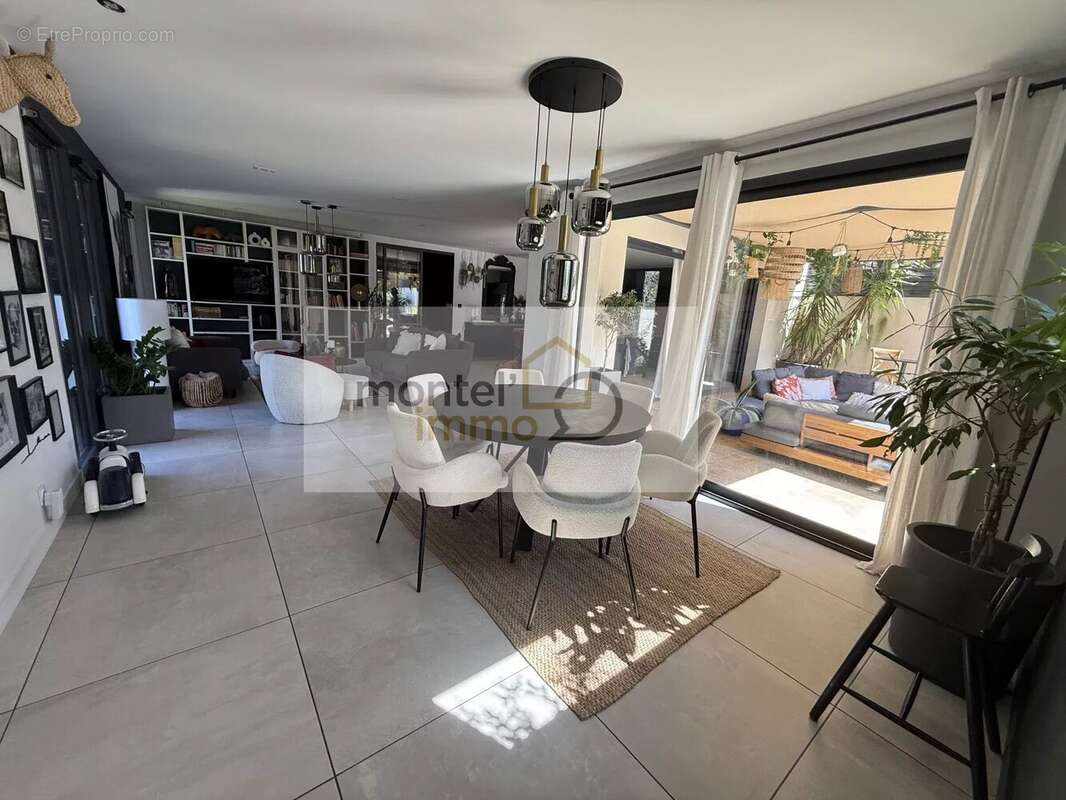 Maison à MONTELIMAR