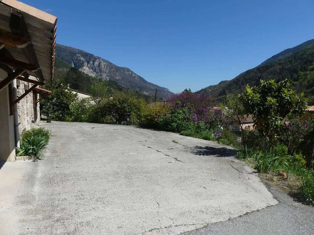 Maison à PUGET-THENIERS