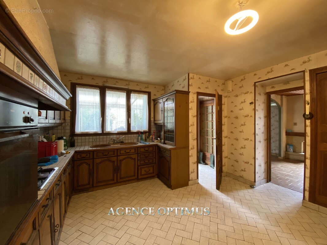 MAISON ANCIENNE A RAFRAICHIR - 104m2 de plain-pied avec dépendances - photo 4