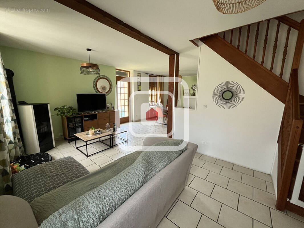 Maison à BOURG-ET-COMIN