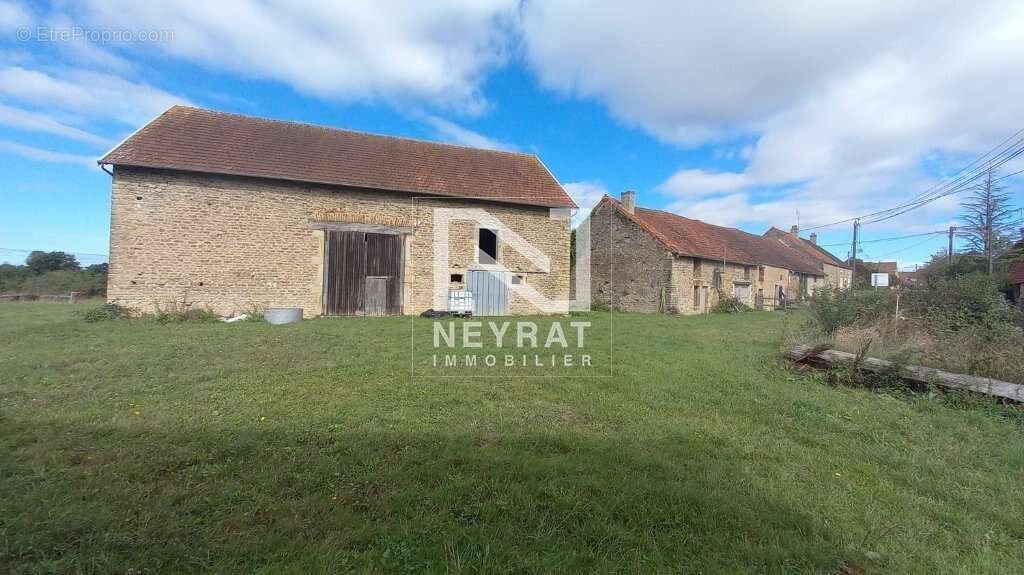 Ferme bourguignone avec terrain de 8 000 m² – fort potentiel ! - photo 2
