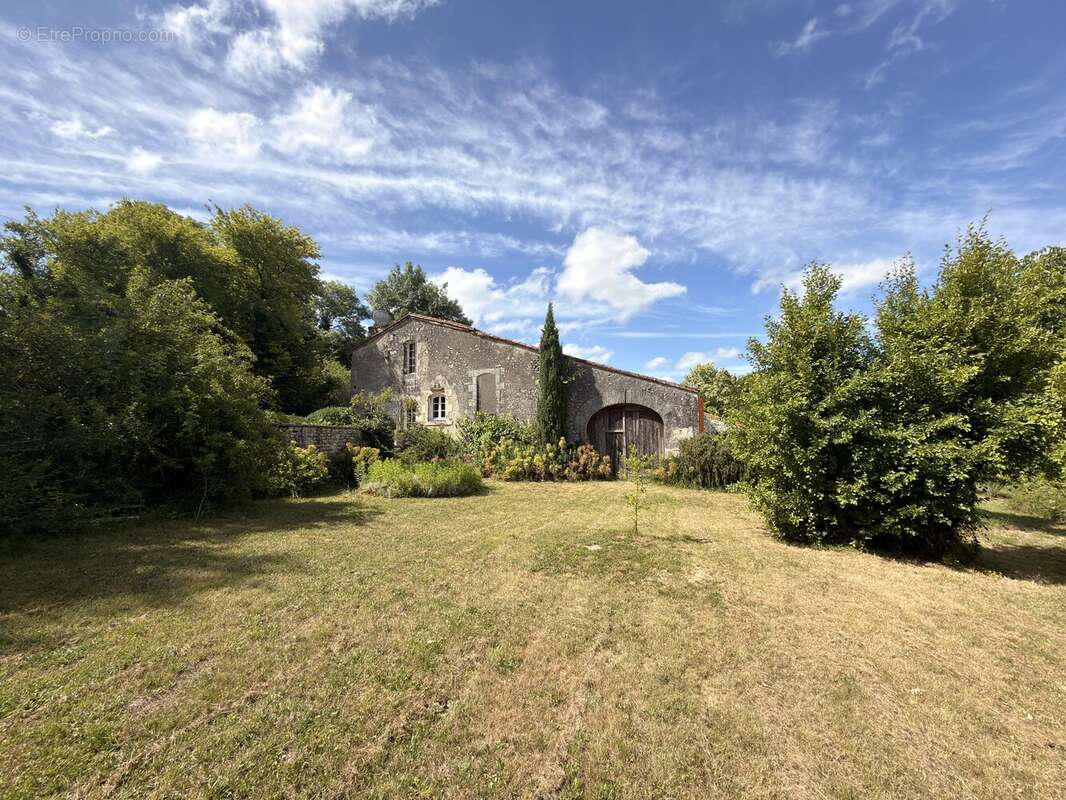 Charmante Propriété en Pierres avec Grange et Piscine ! - photo 19