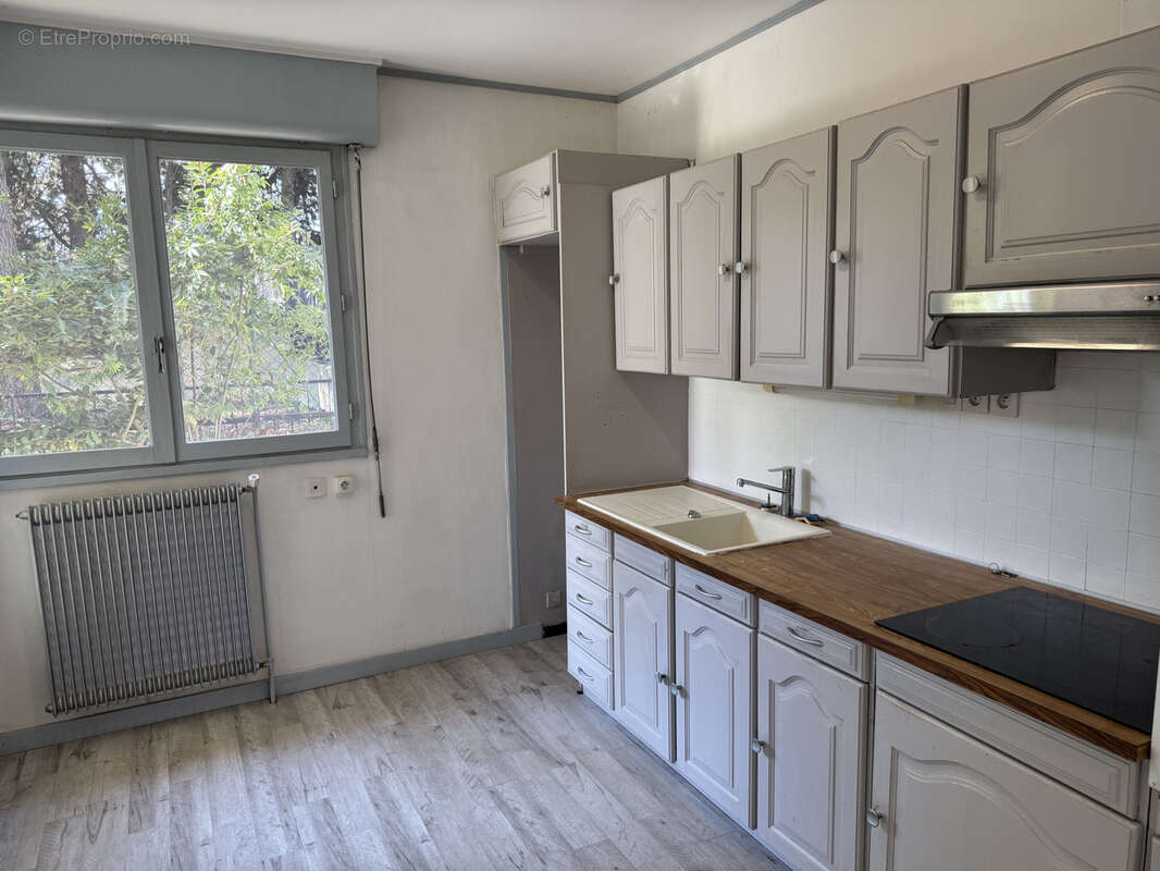 Aix en Provence, appartement 3 pièces de 66 m2, terrasse, cave et garage fermé - photo 3