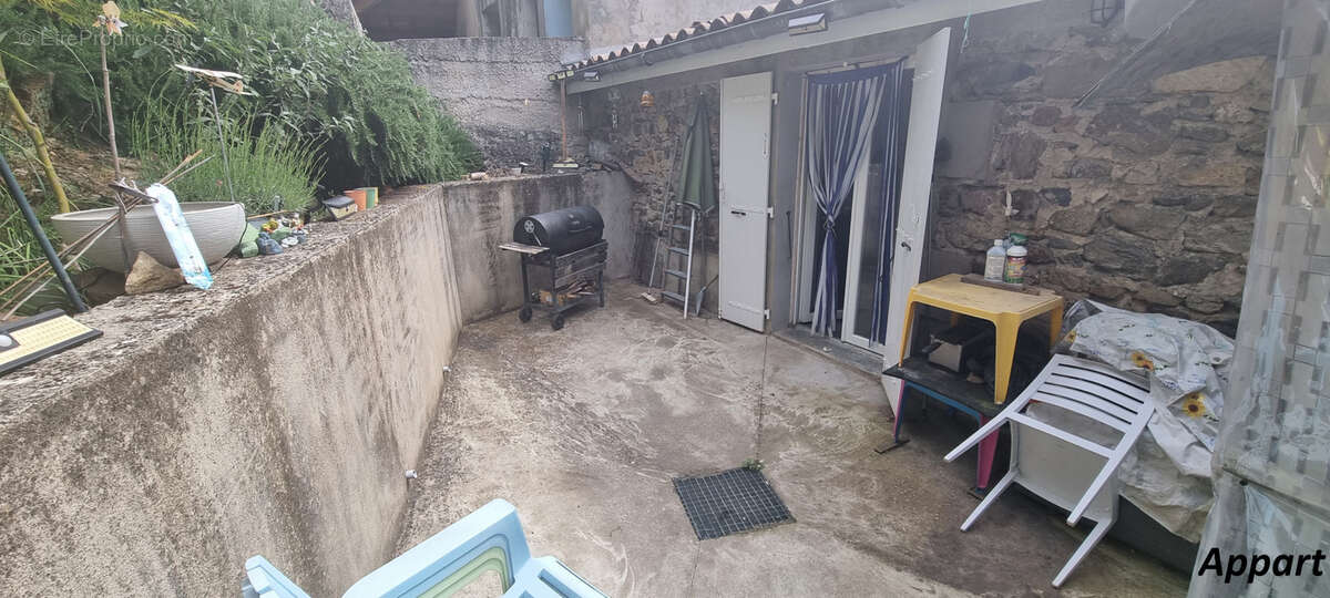 Appartement à SAINT-JEAN-DE-MUZOLS