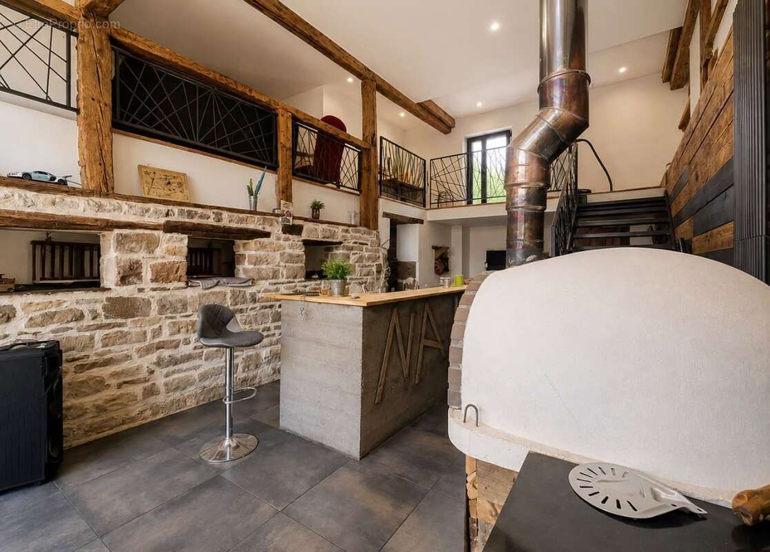 Maison 280 m² à Roye  - photo 2