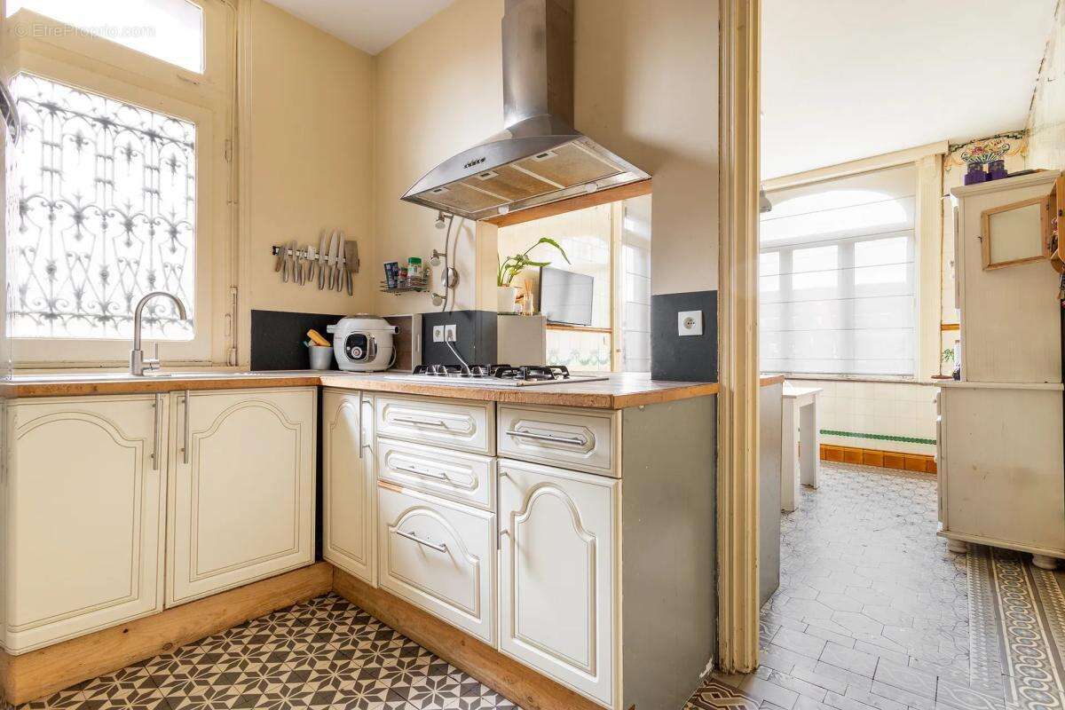 Maison à LA CHAPELLE-D'ARMENTIERES