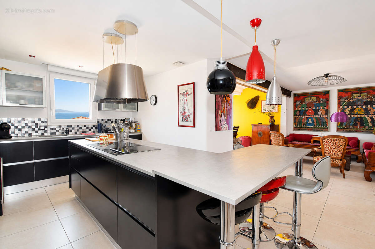 Duplex 150m2 - dernier étage - vue mer et collines - Madrague Montredon - 13008 Marseille n°16