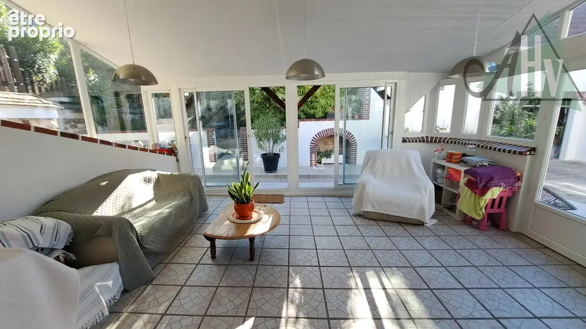 PONT SUR YONNE (89) - Belle maison de charme avec 3 chambres, piscine chauffée et grange - photo 10