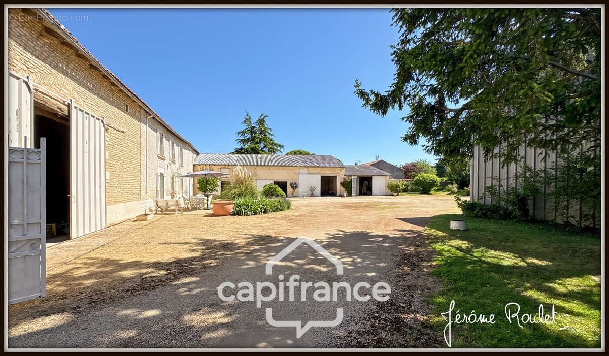Maison en pierre à vendre Champigny-En-Rochereau (86), 6 pièces, 4 chambres, terrain 1 900 m² avec dépendances - photo 20