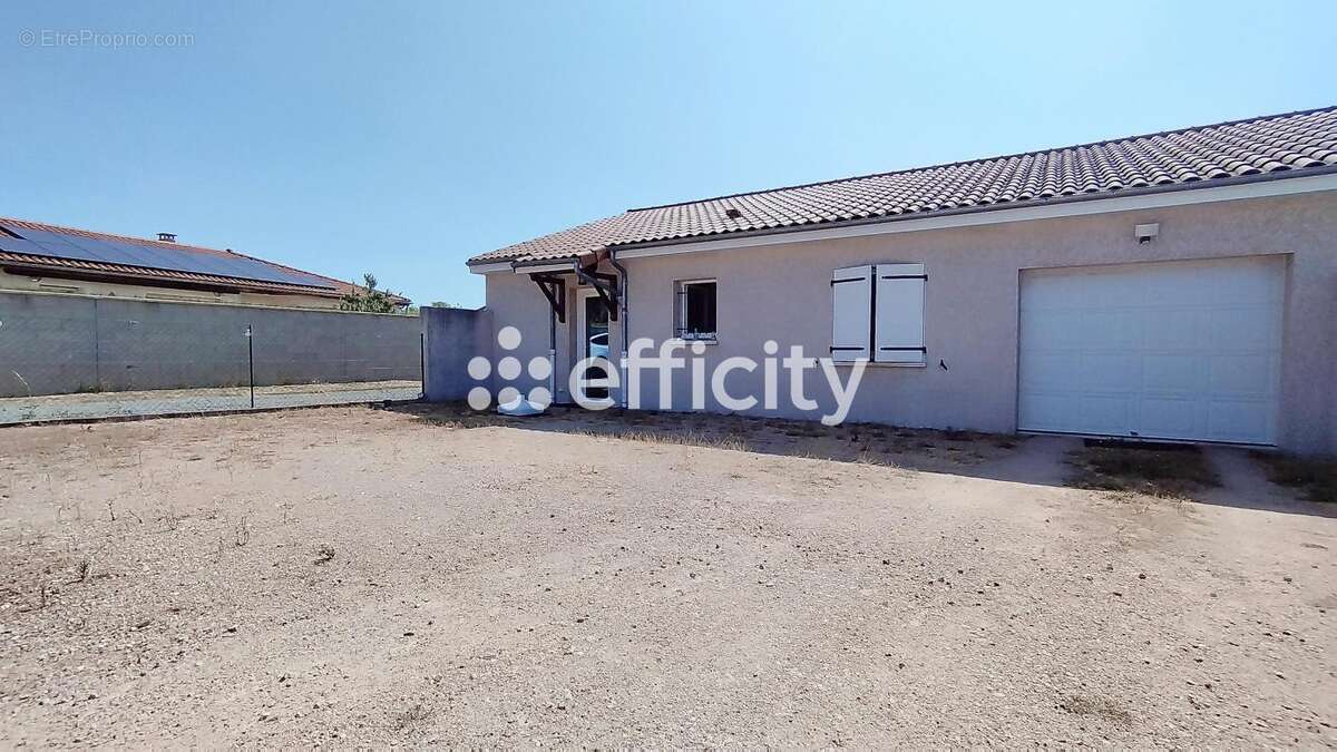 Maison 80 m² à Chaptuzat  - photo 8