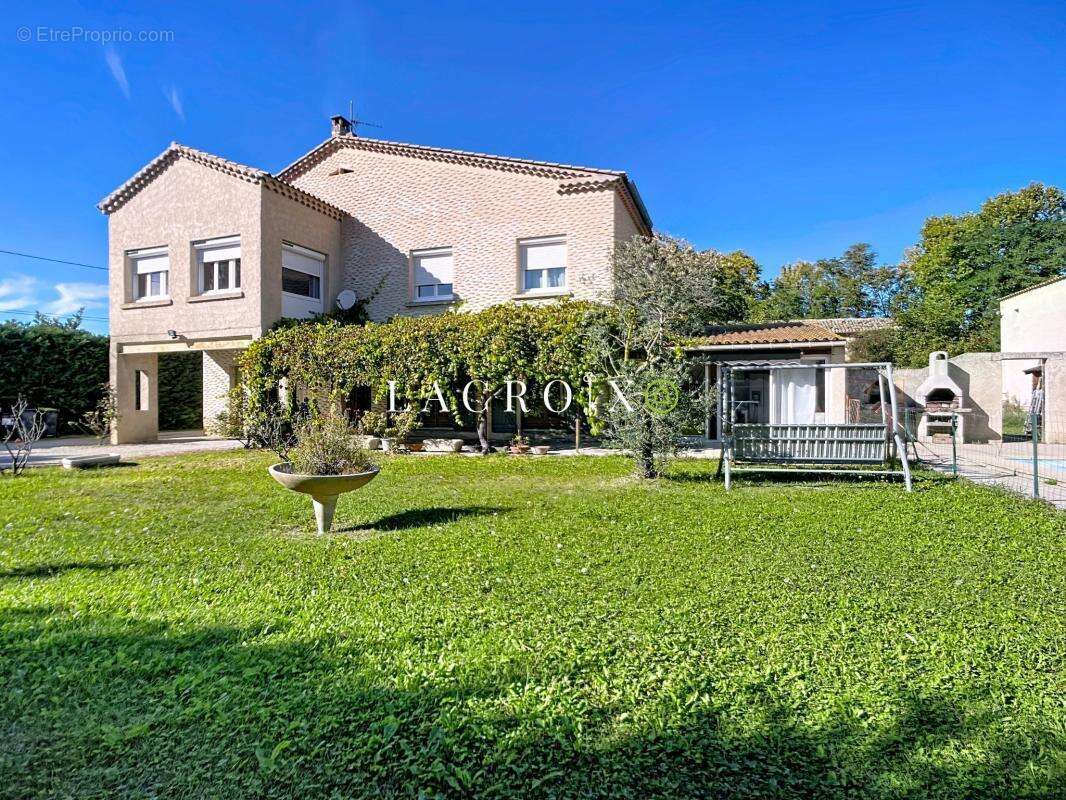 Maison à PERNES-LES-FONTAINES