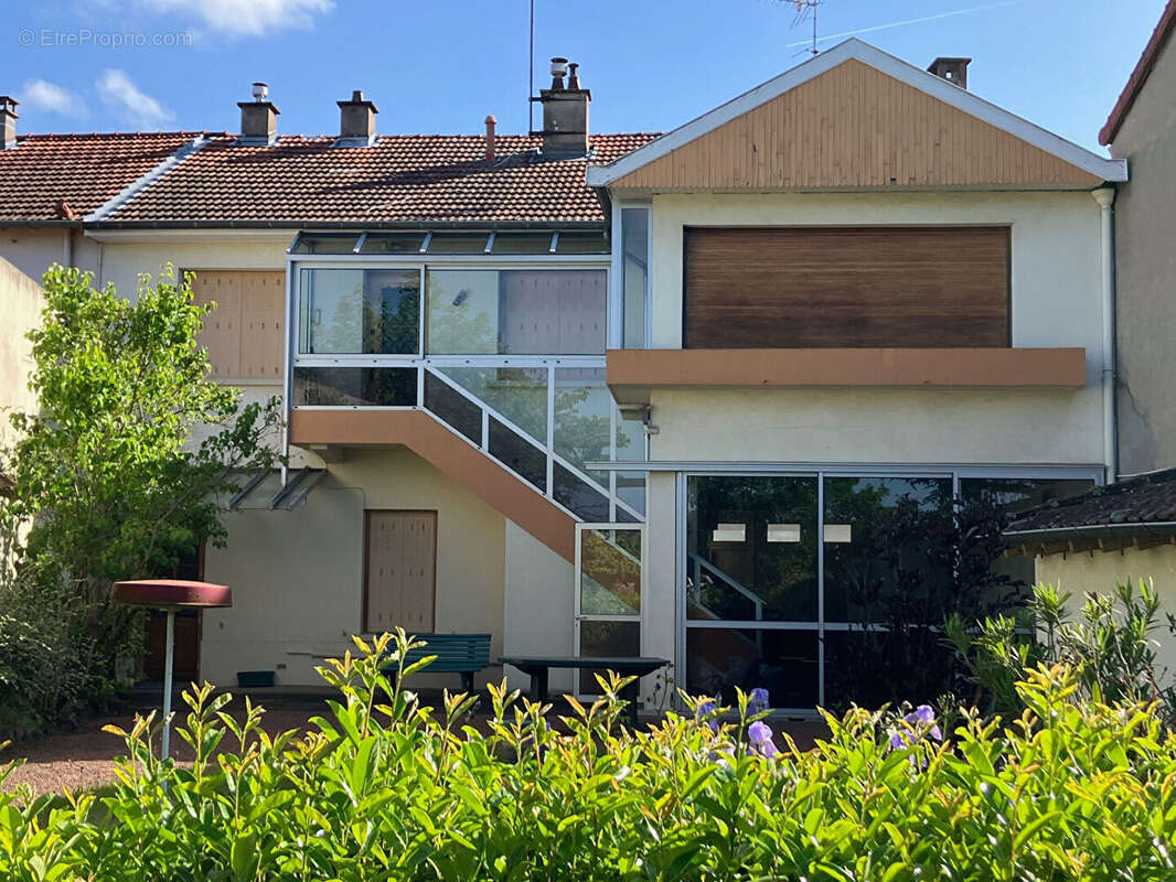 A VENDRE Maison  7 pièce(s) 155.17 m2  ROANNE CENTRE - photo 8