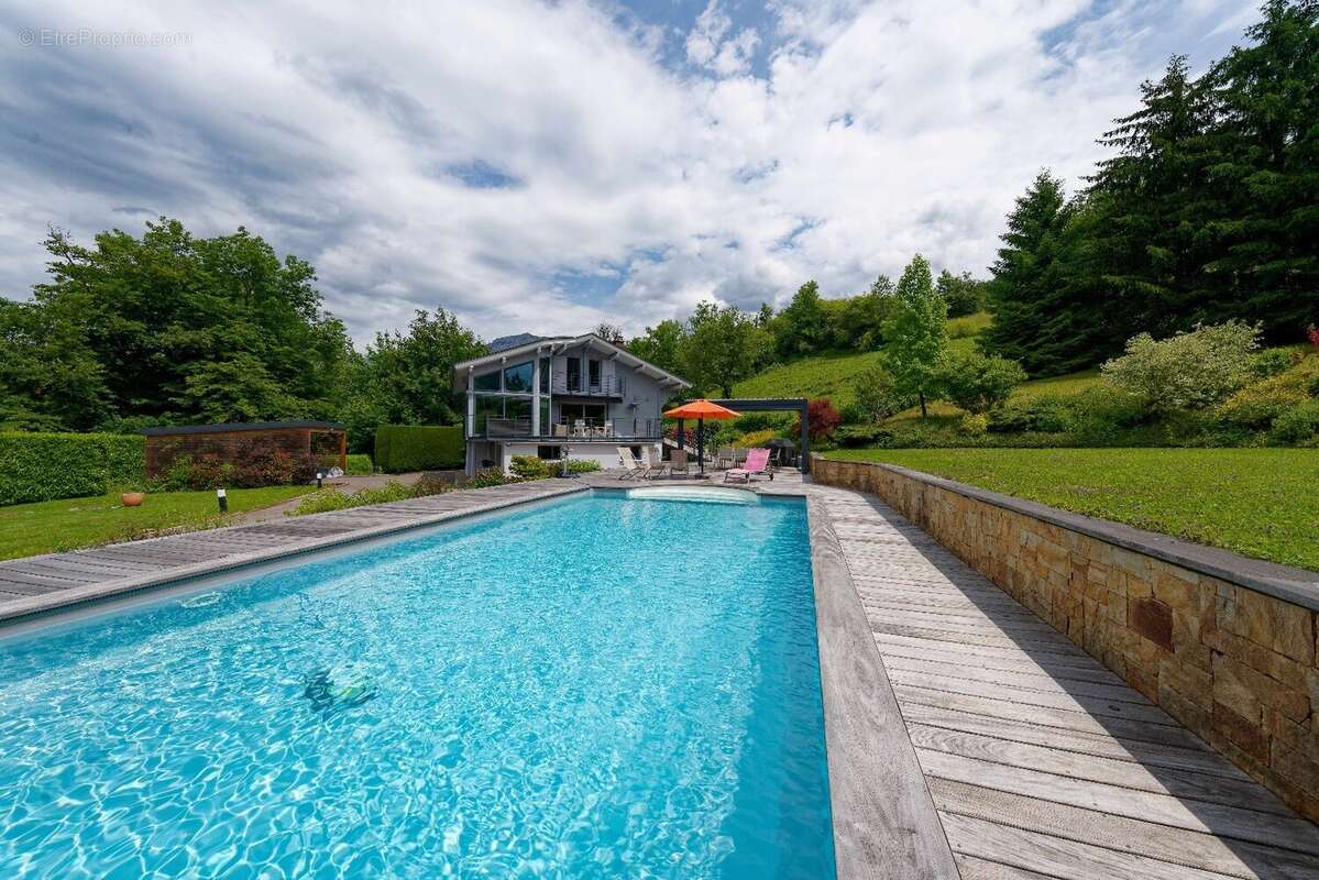 Maison à MENTHON-SAINT-BERNARD