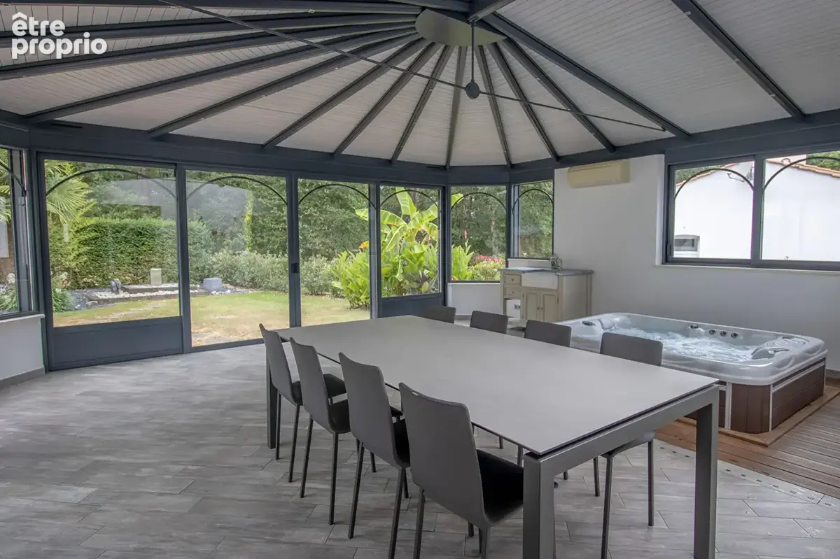 Maison 8 pièces - 209 m² - Proche du centre-ville de La Garnache - photo 4