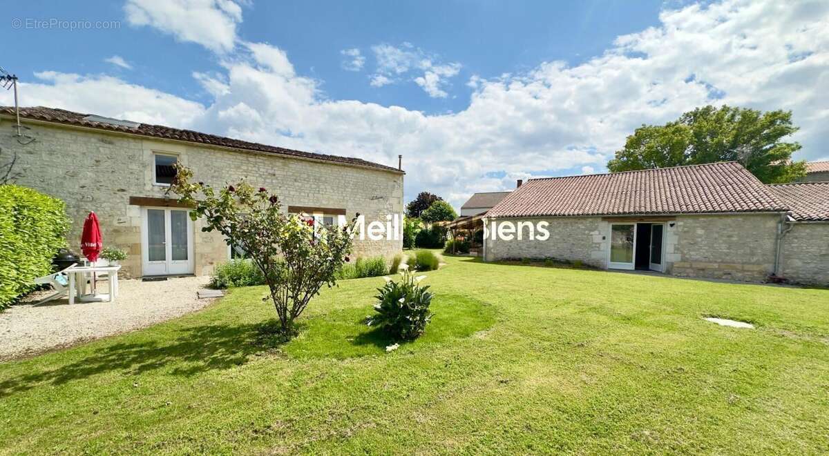 Maison à SAINTES